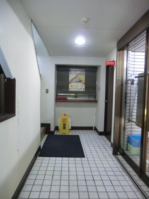 22/28 エントランス