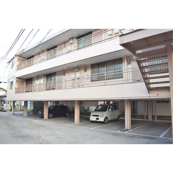 14/14 駐車場