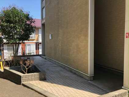 13/14 エントランス