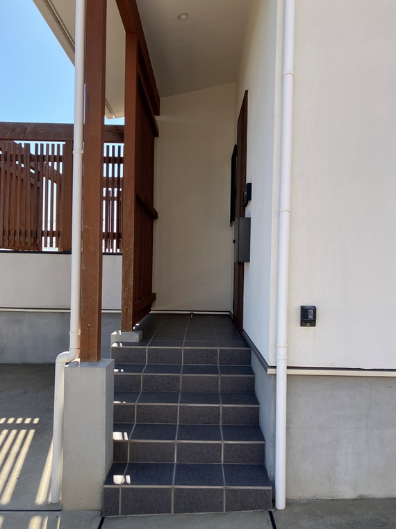 18/19 エントランス