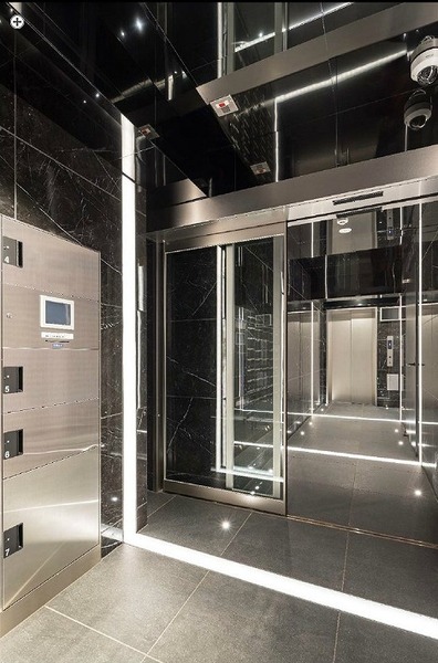 14/14 エントランス