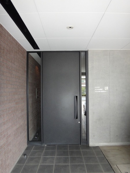 13/14 エントランス