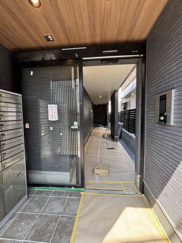 13/14 エントランス