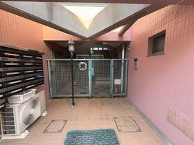 16/16 エントランス