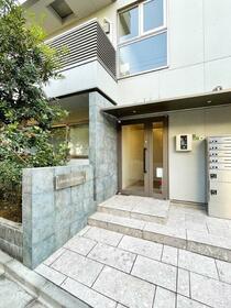 16/16 エントランス