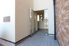 16/16 エントランス