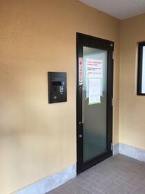 16/16 エントランス