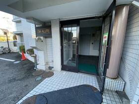 16/16 エントランス