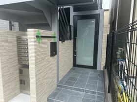 16/16 エントランス