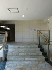 16/16 エントランス