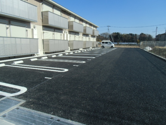 16/16 駐車場