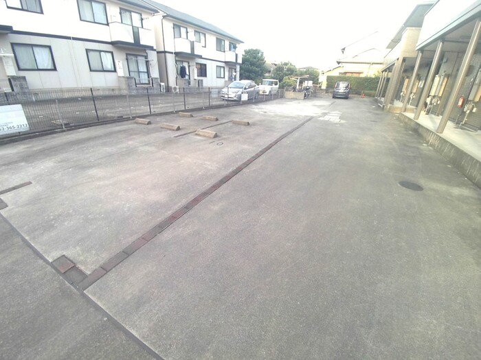 17/17 駐車場