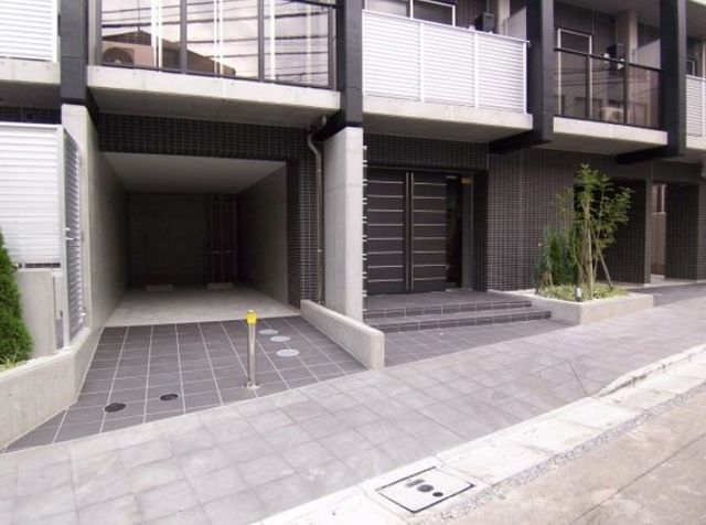 2/2 エントランス