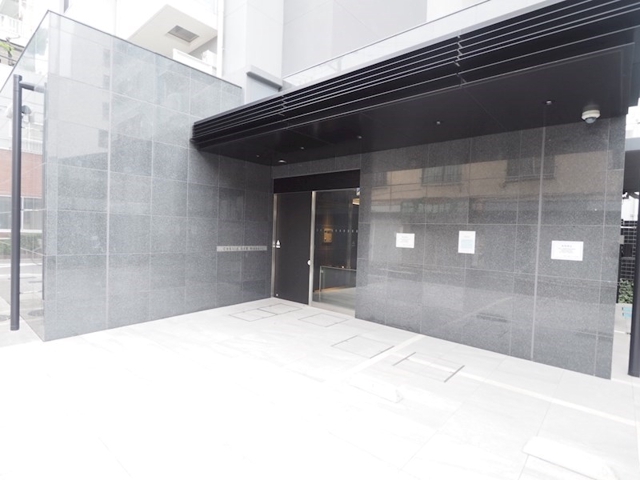 20/21 エントランス