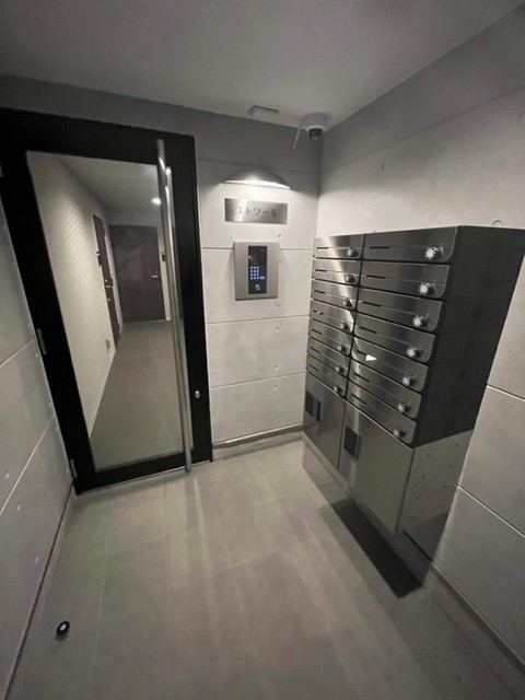 24/27 エントランス