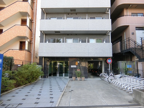 13/13 エントランス