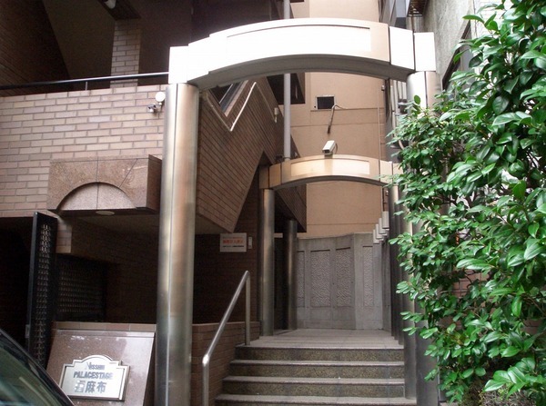 13/14 エントランス