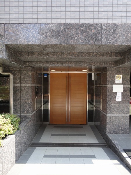 13/14 エントランス