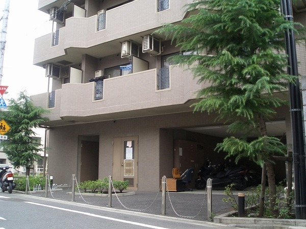 14/14 エントランス