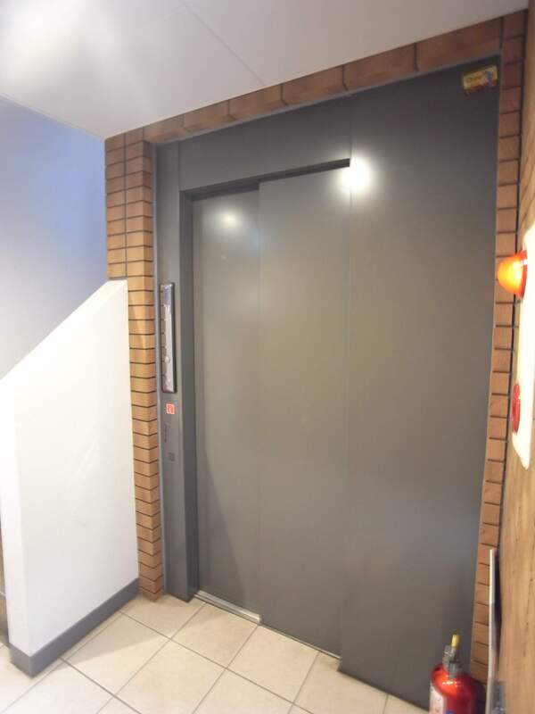 18/22 エントランス