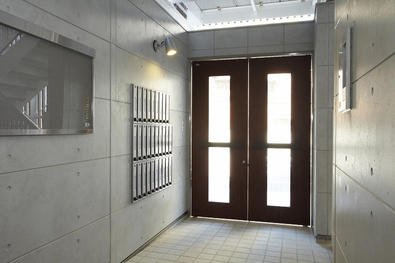 16/17 エントランス