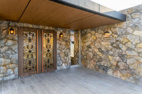 13/13 エントランス