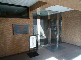 16/16 エントランス