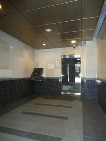 16/16 エントランス