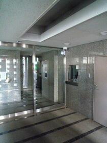 16/16 エントランス