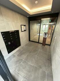 16/16 エントランス