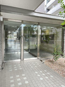 16/16 エントランス