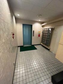 16/16 エントランス