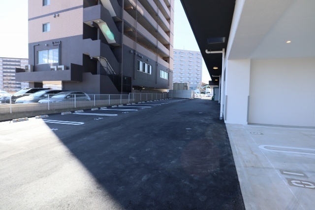 13/13 駐車場