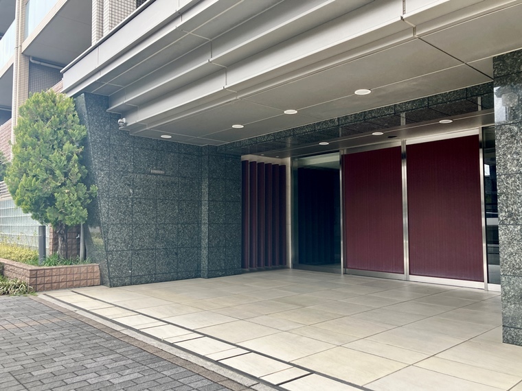 13/14 エントランス