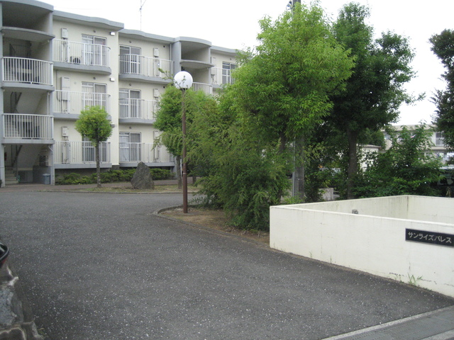 24/27 エントランス