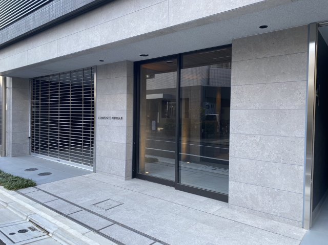 16/23 エントランス