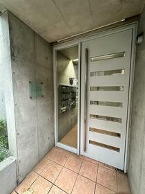 16/16 エントランス