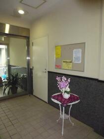 16/16 エントランス