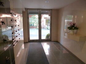 16/16 エントランス