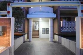 16/16 エントランス