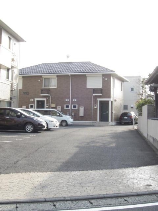 2/5 駐車場