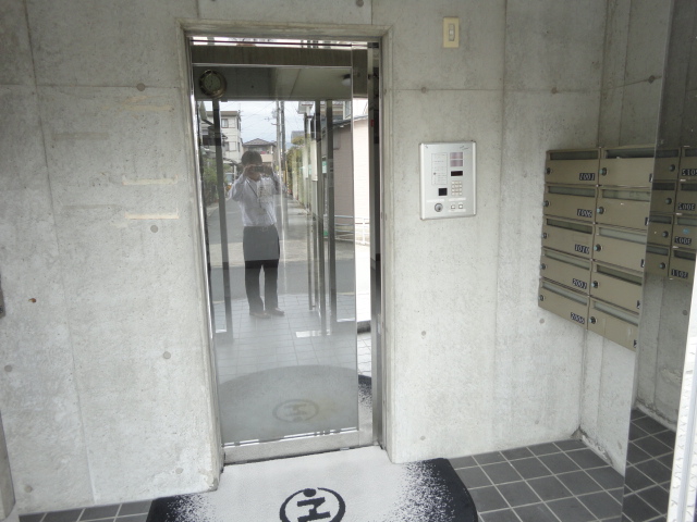 23/30 エントランス