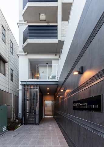 16/18 エントランス