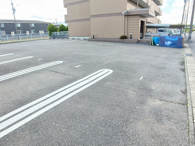 14/20 駐車場