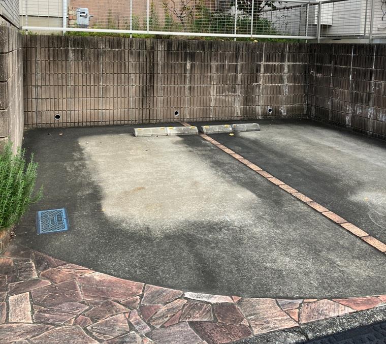 17/17 駐車場