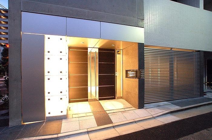 16/16 エントランス