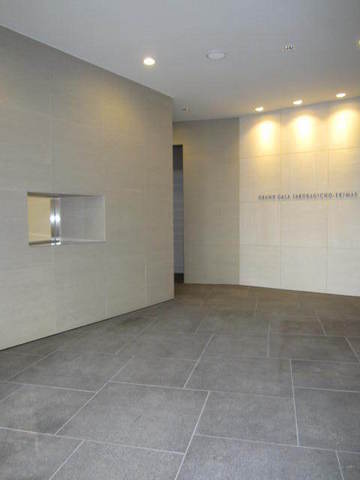 28/30 エントランス