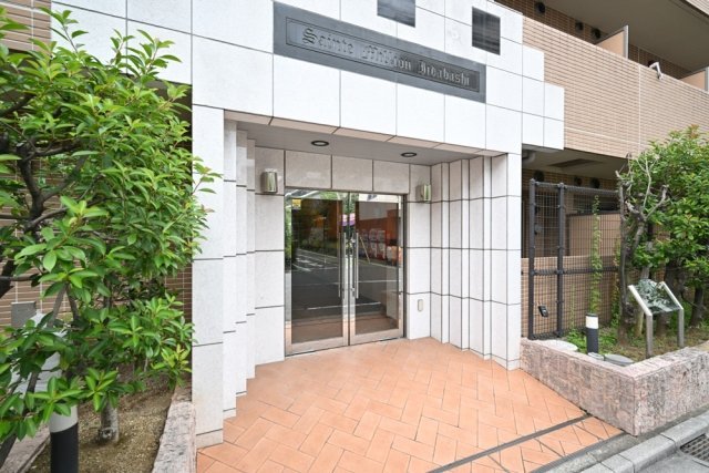 23/26 エントランス