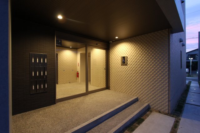 16/21 エントランス