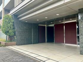 16/16 エントランス